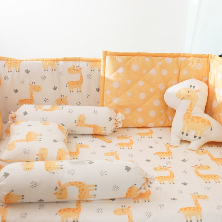 Baby Giraffe - Quilted Cot Bumper