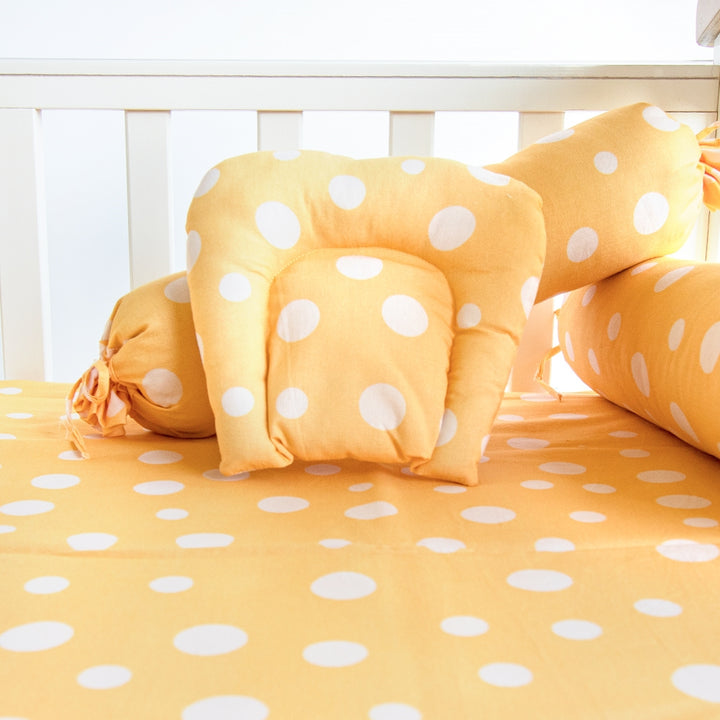 Baby Giraffe & Cute Polka - Bedding Essentials Gift Basket