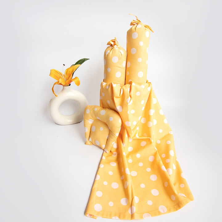 Baby Giraffe & Cute Polka - Bedding Essentials Gift Basket