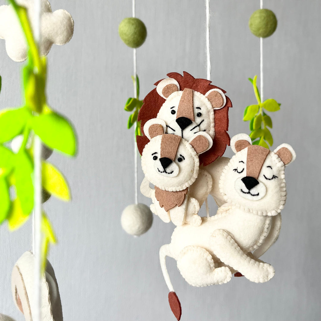 Babble Wrap Cot / Crib Mobile - Lion’s Crown Family