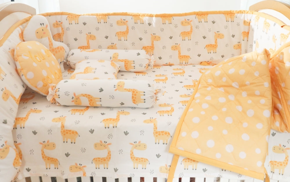 Baby Giraffe - Quilted Cot Bumper