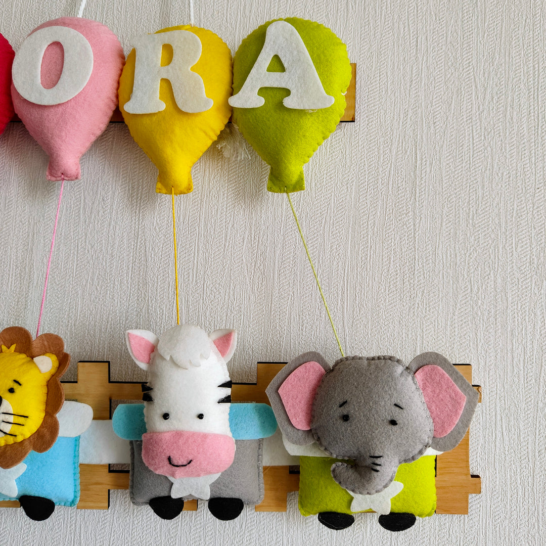 Babble Wrap Tiny Travelers   Name Hanging