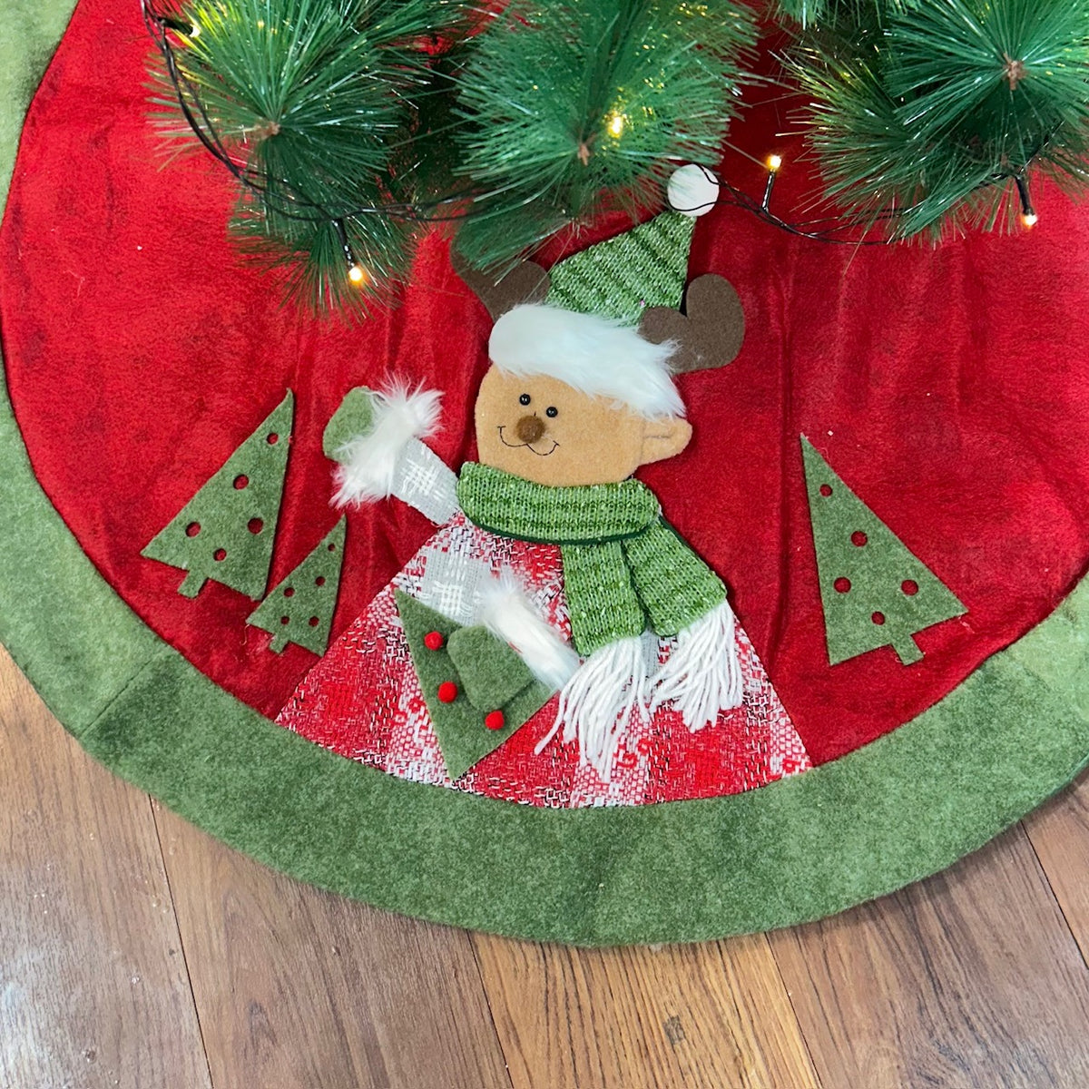 Babble Wrap 42" Tree Skirt - Reindeer's Winter Wrap
