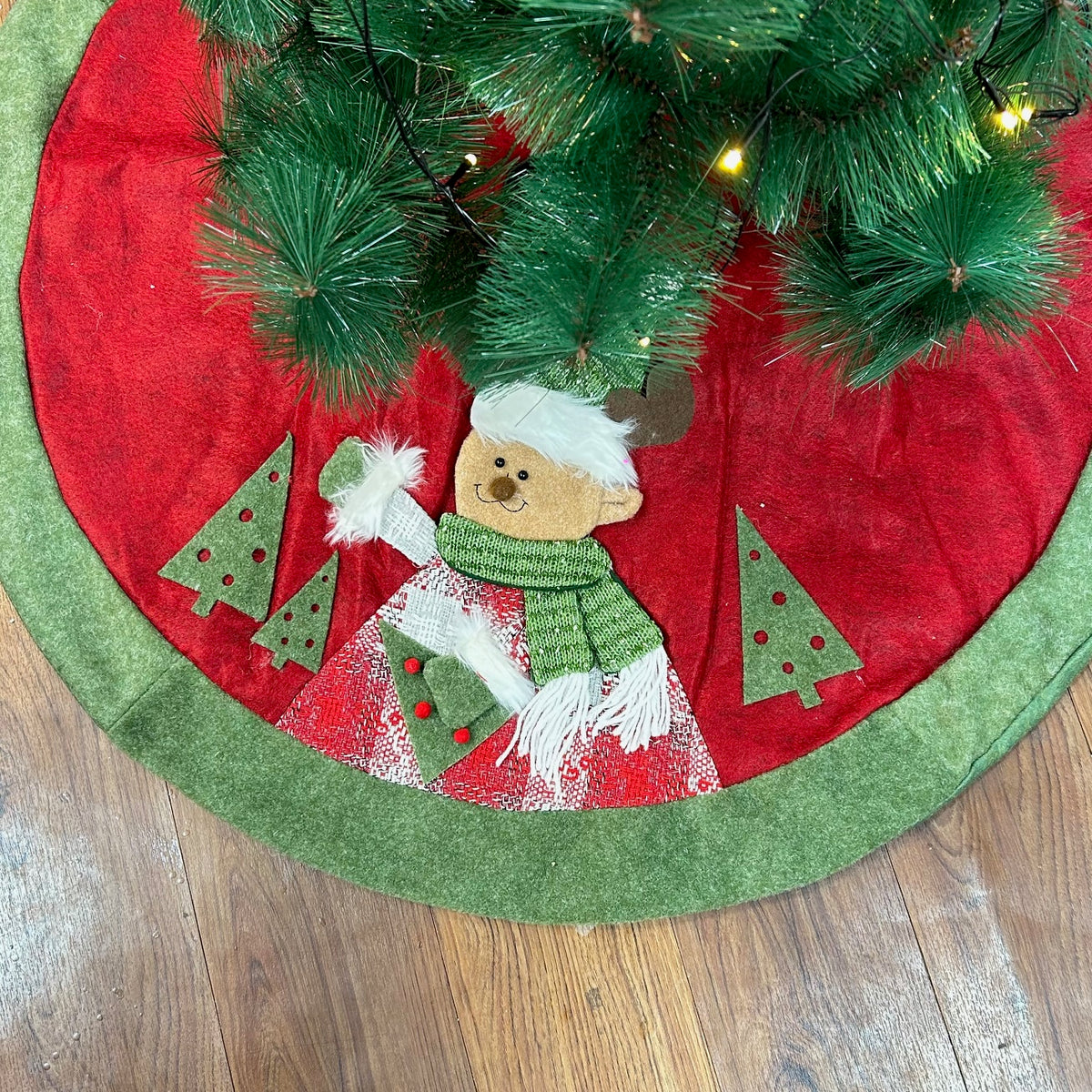 Babble Wrap 42" Tree Skirt - Reindeer's Winter Wrap