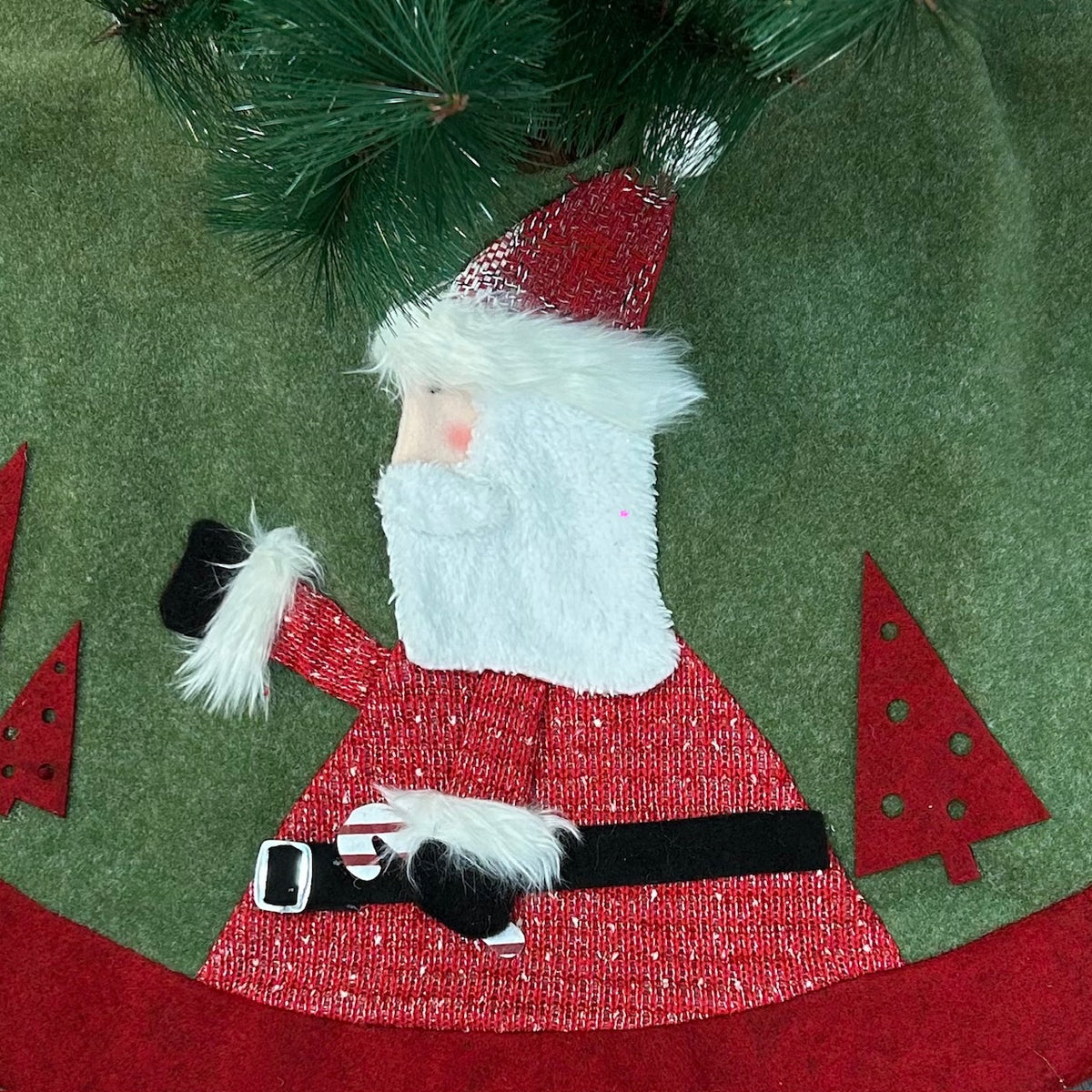 Babble Wrap 42" Tree Skirt - Santa's Winter Wrap