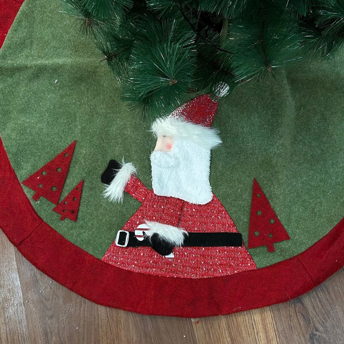 Babble Wrap 42" Tree Skirt - Santa's Winter Wrap