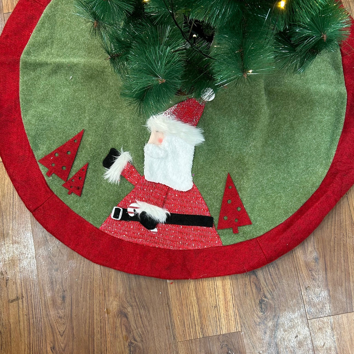 Babble Wrap 42" Tree Skirt - Santa's Winter Wrap