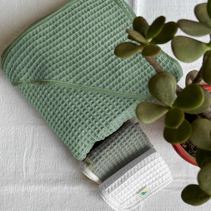 ORGANIC WAFFLE HOODED TOWEL SET