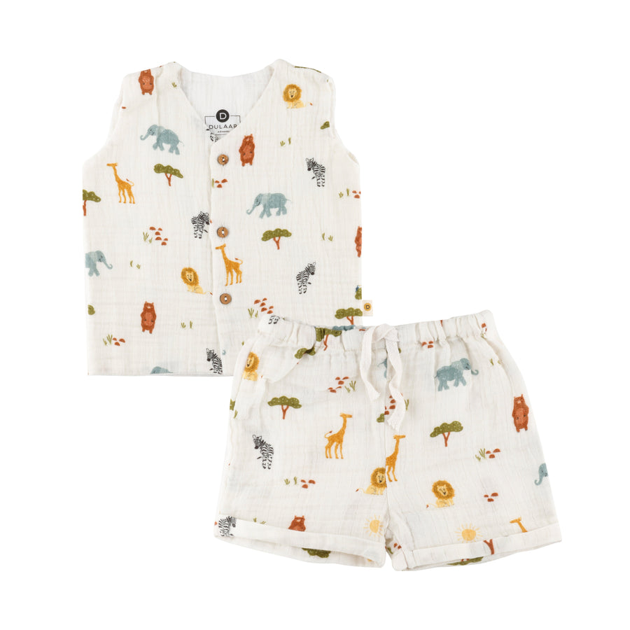 Muslin vest & shorts set is the perfect playdate outfit! Our double-layered sleeveless vest with coconut shell buttons is paired with a comfortable gender-neutral pair of shorts to give the ultimate comfy and classy look. Organic cotton organic muslin premium gift luxury gift sustainable clothes baby clothes baby gift newborn gift birthday gift onesie bodysuit