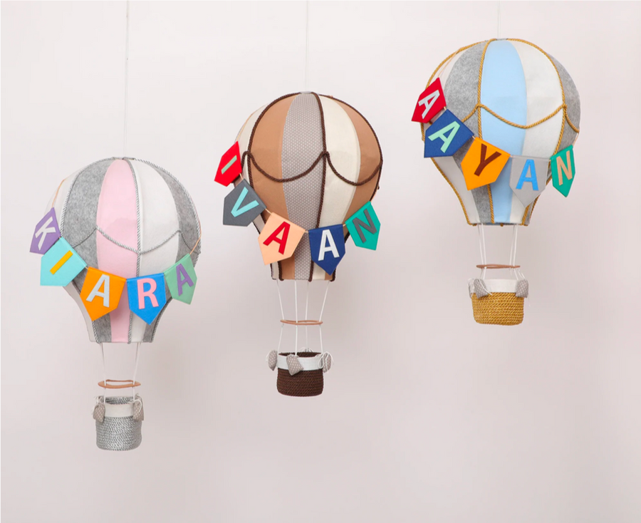 Hot air balloon hanging lamp with bunting